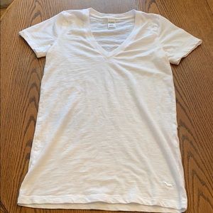 PINK Victoria’s Secret vneck tee In white size S